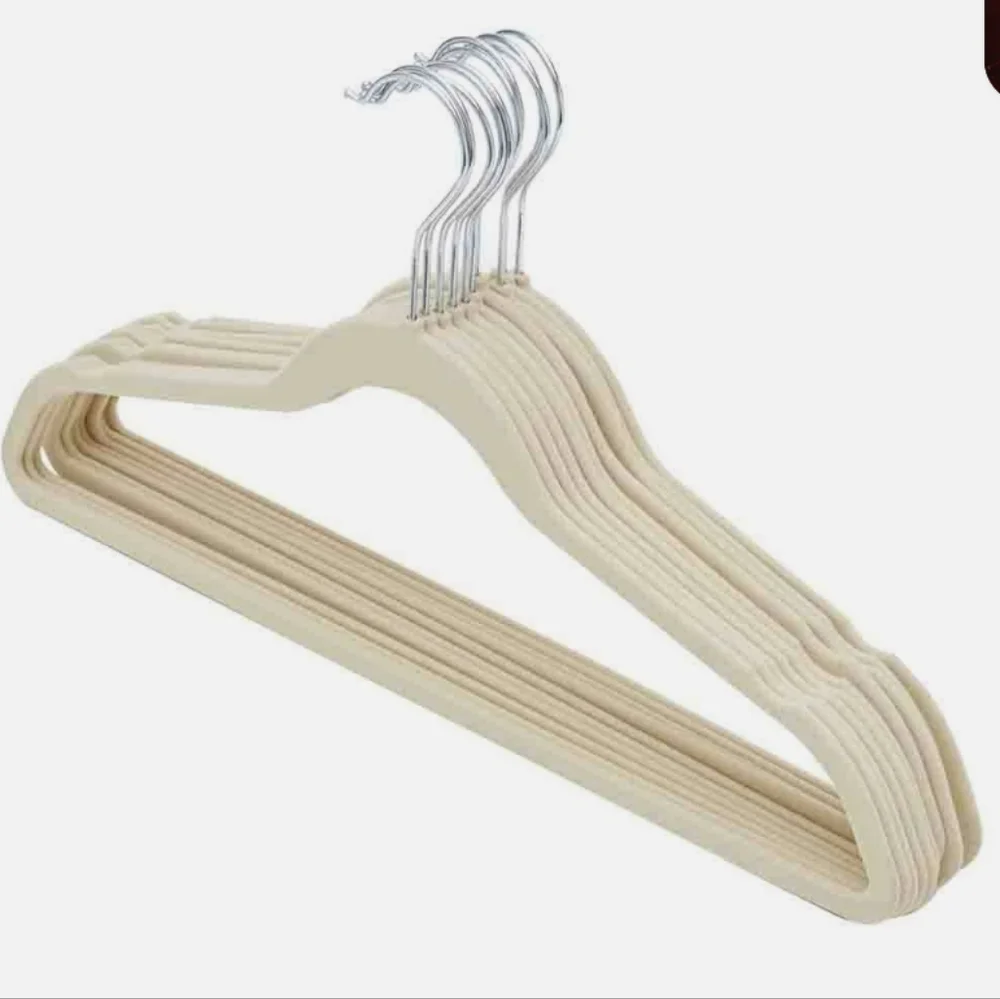 Bundle of 10 velvet coat hangers